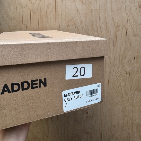 NIB STEVE MADDEN Drigon Shoe Grey Suede 7